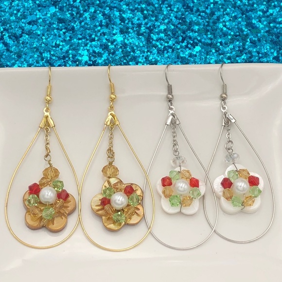 🌼 Mother of Pearl Carved Flower & Bead Teardrop Handmade Dangle Earrings - Picture 1 of 2